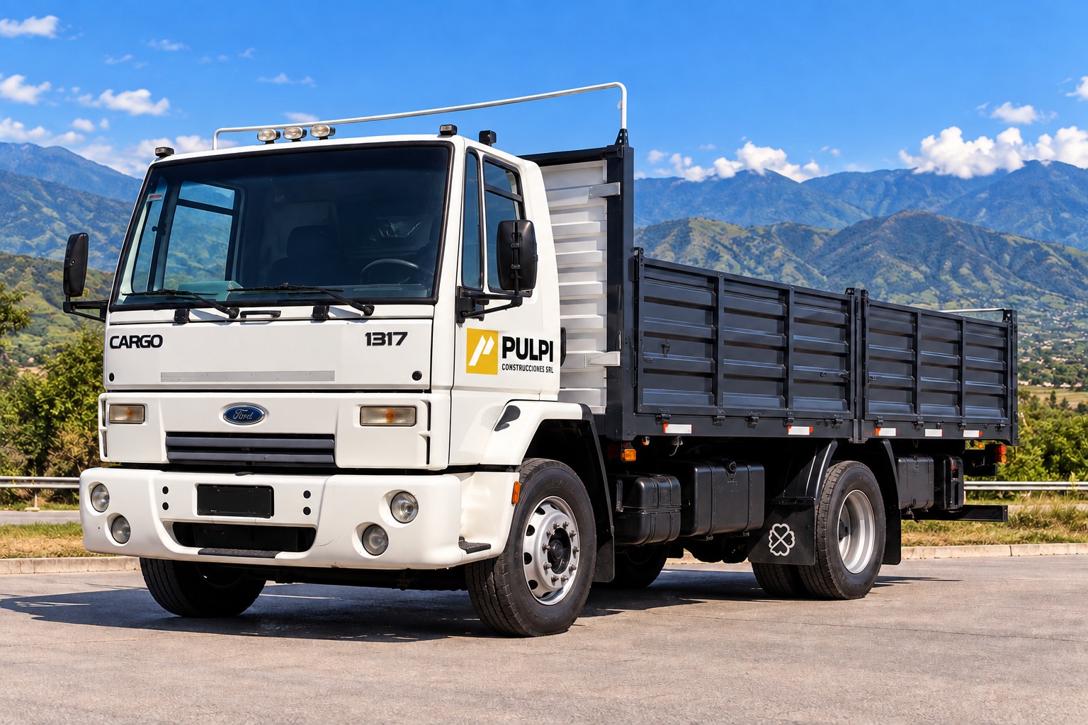 Ford Cargo 1317E de Pulpi: Camión con barandas